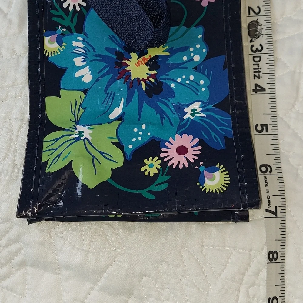 * Vera Bradley Colorful Floral, 4 Pc Heavy Duty Gift Bag Set, NEW